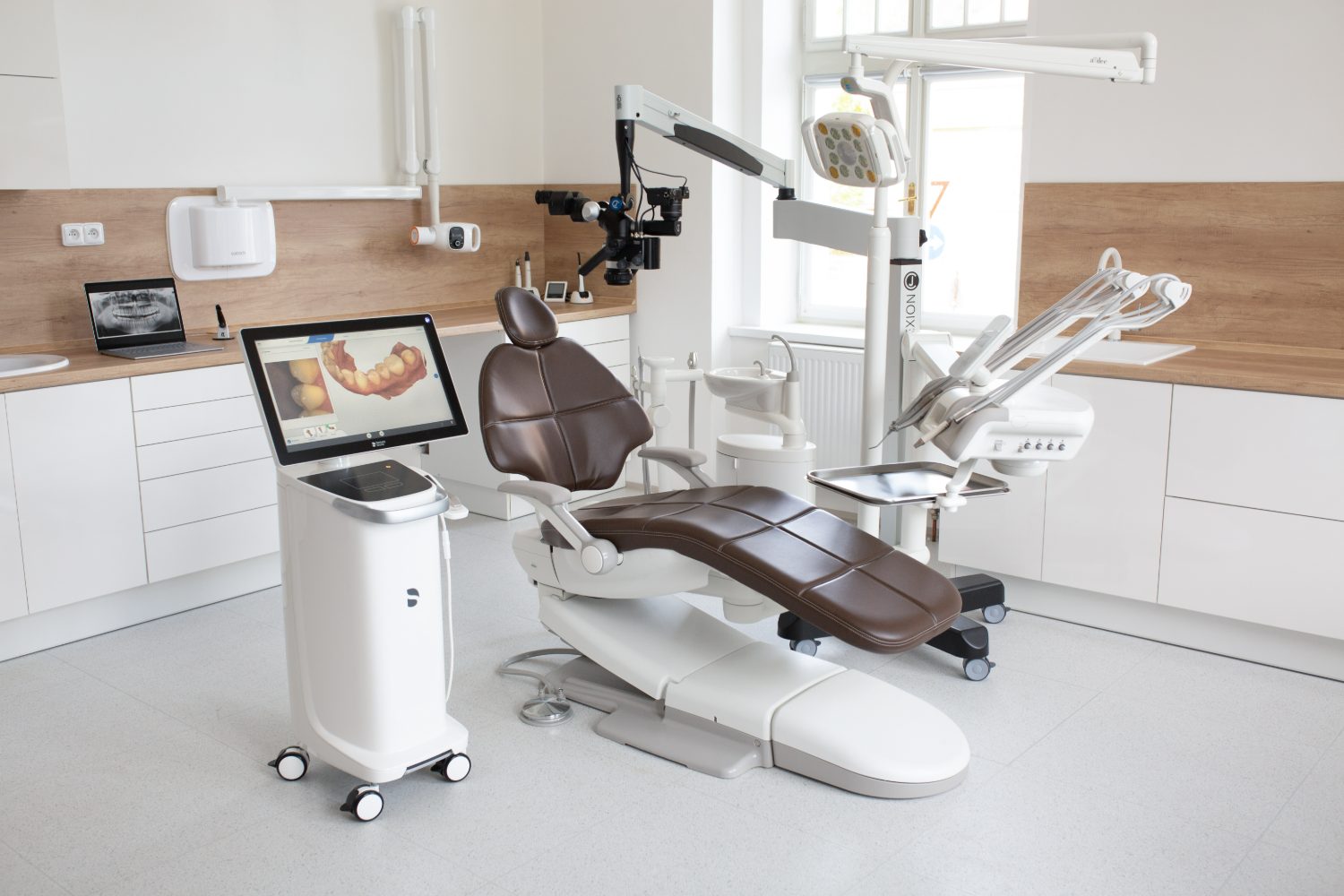 Be iN treatment room with CEREC Primescan